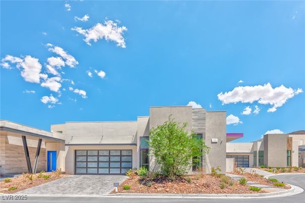 Attached, Exterior, Facade, Modern