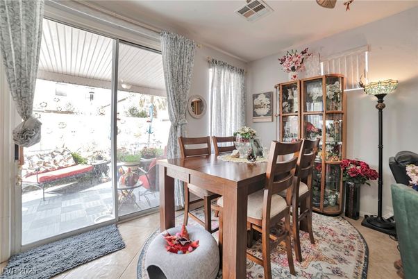 Dining room, Interior
