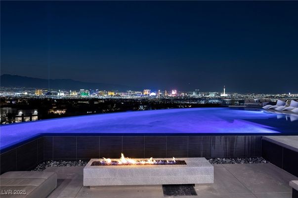 Exterior, Pool, Other