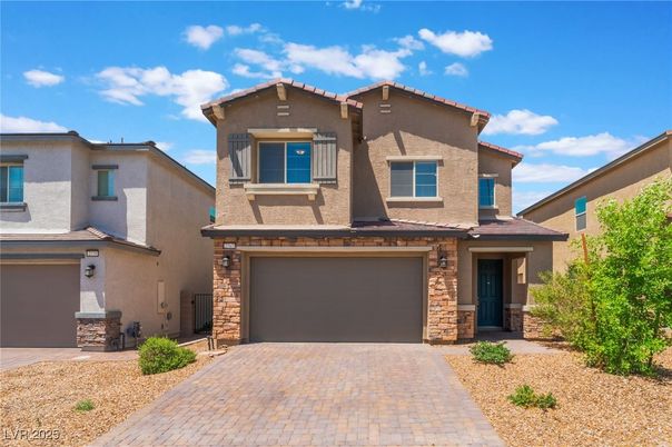 Attached, Exterior, Facade, Mediterranean