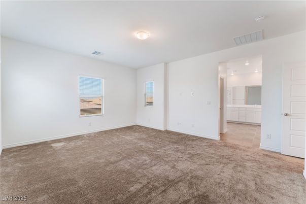 Empty room, Interior