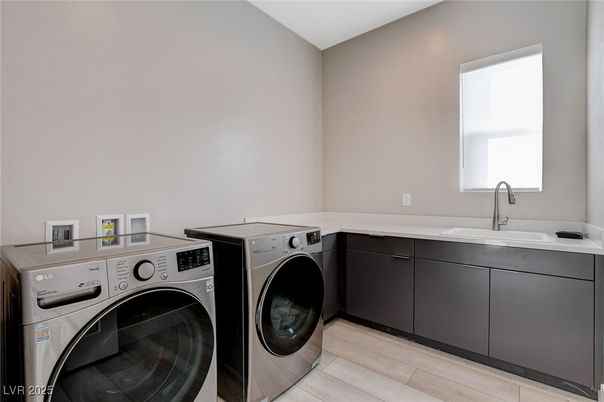 Interior, Washer, Wood Texture Flooring