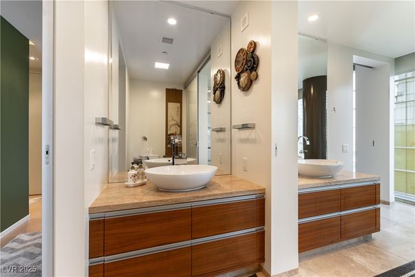 Bathroom, Dual Sink Vanities, Interior, Recessed Lighting