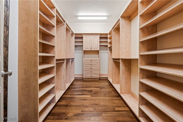Interior, Walk-in Closets, Wood Texture Flooring