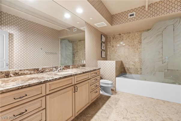 Bathroom, Dual Sink Vanities, Interior, Recessed Lighting