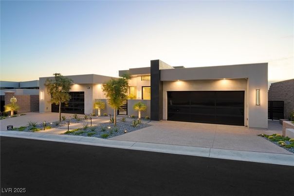Attached, Exterior, Facade, Modern