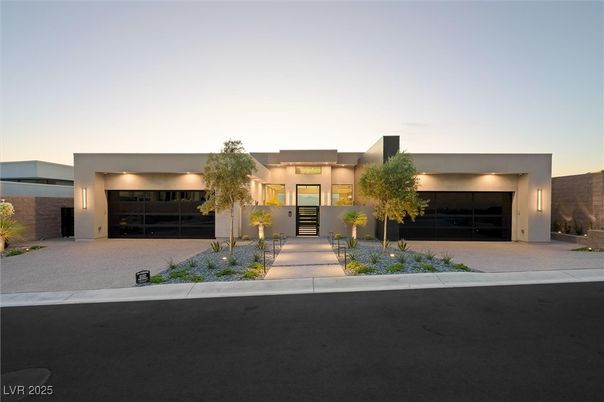 Attached, Exterior, Facade, Modern
