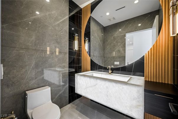 Bathroom, Interior, Recessed Lighting