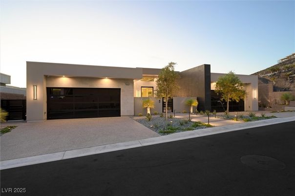 Attached, Exterior, Facade, Modern