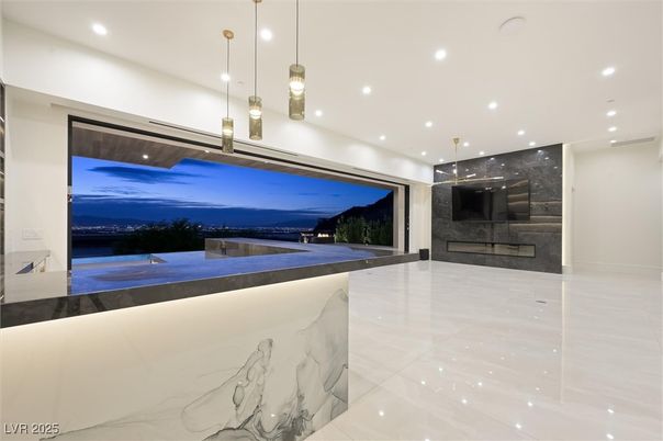 Interior, Pendant Lights, Pool, Recessed Lighting
