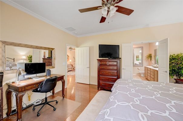 Home Office, Interior