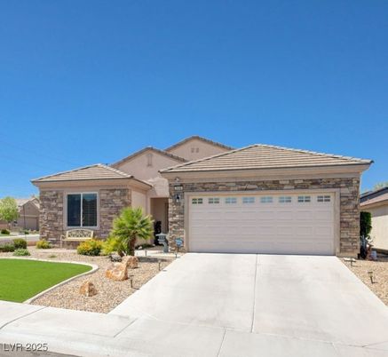 Attached, Exterior, Facade, Ranch