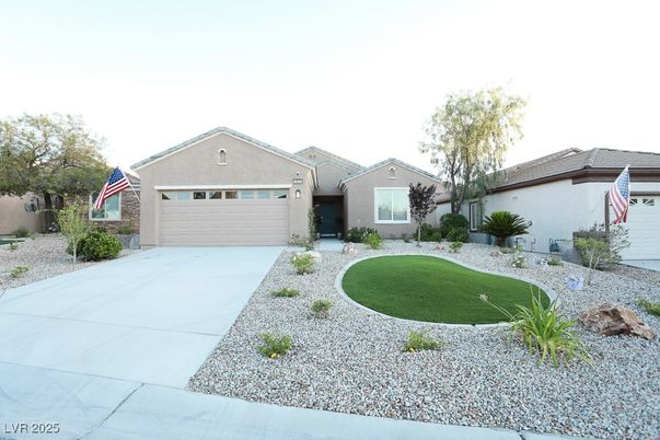 Attached, Exterior, Facade, Ranch