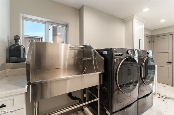 Interior, Marble, Recessed Lighting, Washer