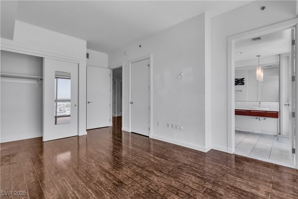 Interior, Pendant Lights, Wood Texture Flooring