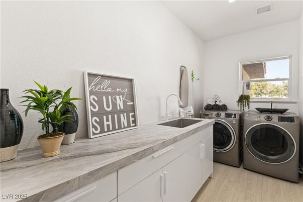 Interior, Washer, Wood Texture Flooring