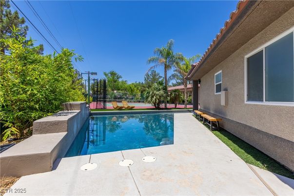 Exterior, Pool