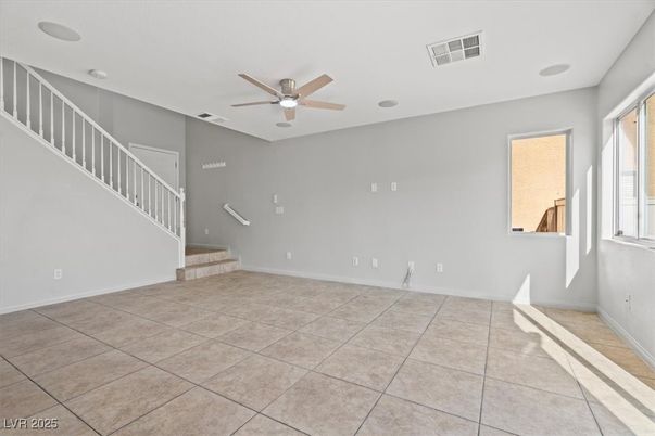 Empty room, Interior