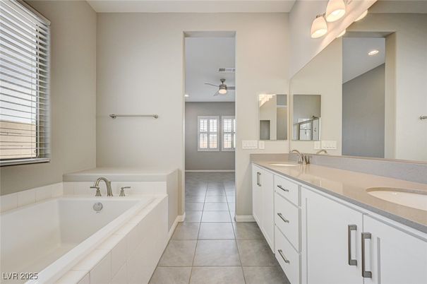 Bathroom, Dual Sink Vanities, Interior, Recessed Lighting