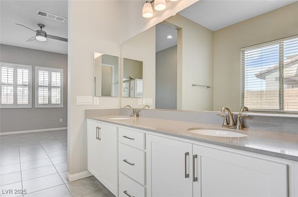 Bathroom, Dual Sink Vanities, Interior, Recessed Lighting