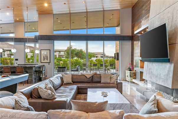 Fireplace, Interior, Living room, Pendant Lights, Recessed Lighting