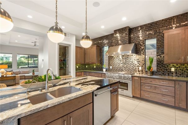 Interior, Kitchen, Living room, Pendant Lights, Recessed Lighting, Stainless Steel Appliances