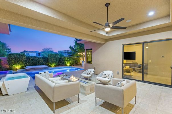 Exterior, Pool, Recessed Lighting
