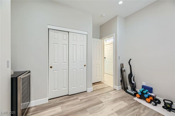 Fitness Equipment, Interior, Recessed Lighting, Wood Texture Flooring