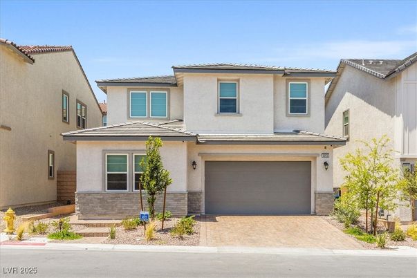 Attached, Exterior, Facade, Mediterranean