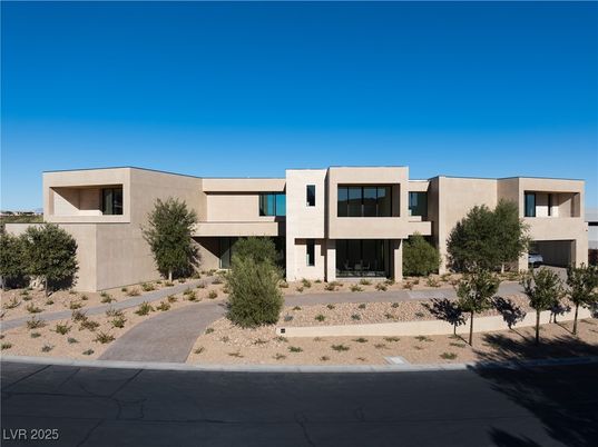 Exterior, Facade, Modern