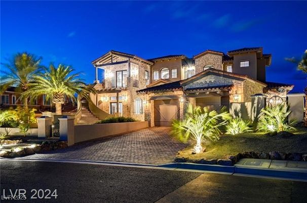 Attached, Exterior, Facade, Mediterranean