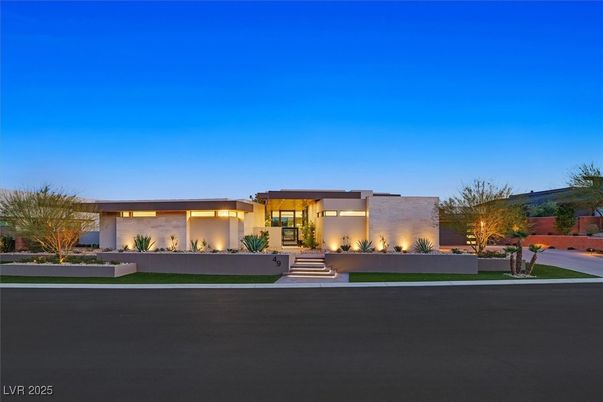 Exterior, Facade, Modern