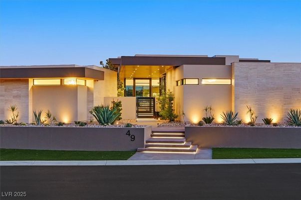 Exterior, Facade, Modern