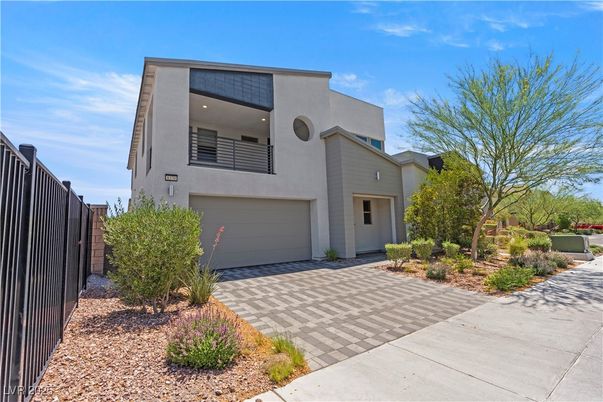 Attached, Exterior, Facade, Modern