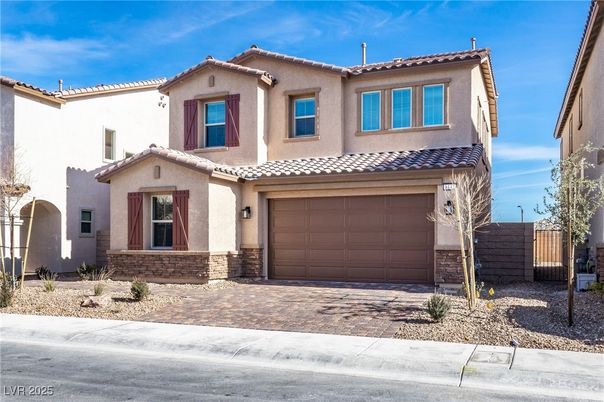 Attached, Exterior, Facade, Mediterranean