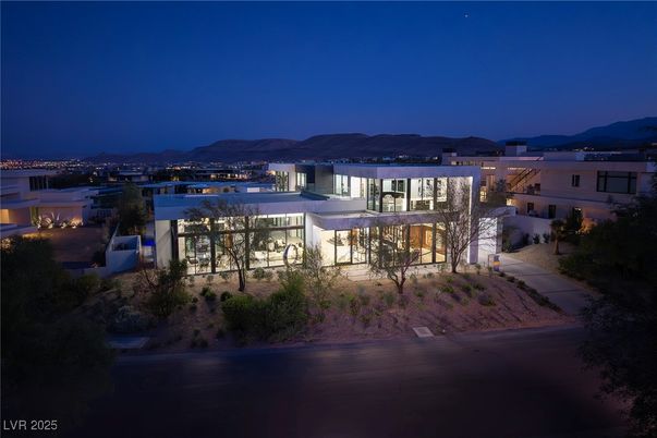 Exterior, Facade, Modern