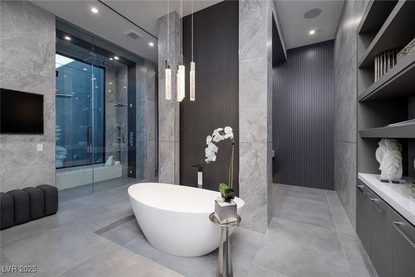 Bathroom, Free Standing Baths, Glass Shower, Interior, Pendant Lights, Recessed Lighting