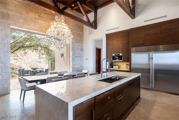 Chandelier, Dining room, Interior, Kitchen, Stainless Steel Appliances, Wooden Beams, Wooden Ceilings