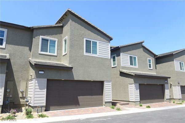 Attached, Exterior, Facade, Mediterranean