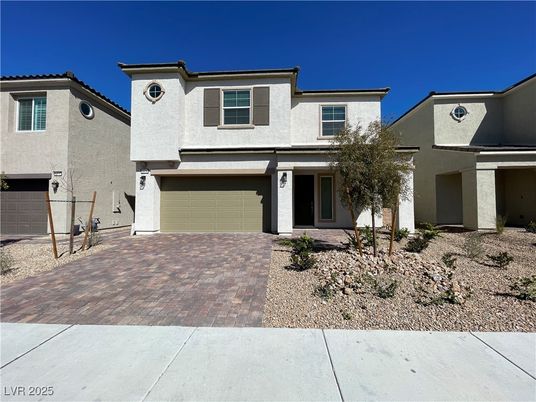 Attached, Exterior, Facade, Mediterranean