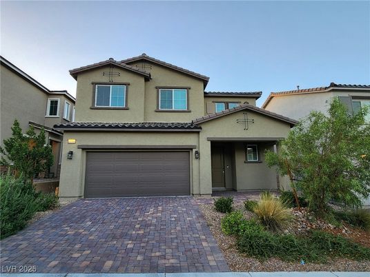 Attached, Exterior, Facade, Mediterranean