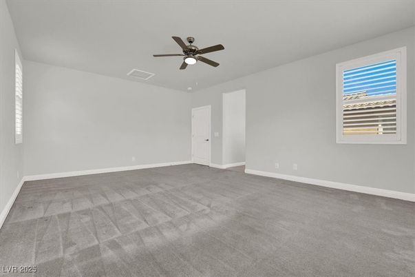 Empty room, Interior