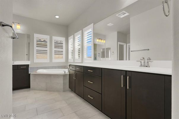 Bathroom, Dual Sink Vanities, Interior, Recessed Lighting