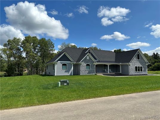 Backyard, Exterior, Facade, Ranch