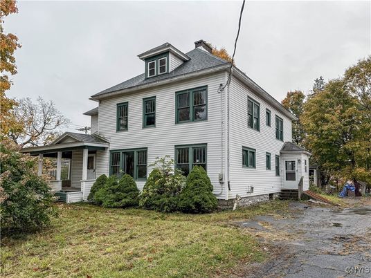 Backyard, Exterior, Facade, American Foursquare