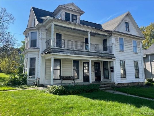 Exterior, Facade, Queen Anne Victorian