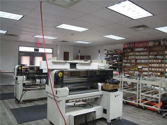 Fitness Equipment, Interior, Recessed Lighting, Wood Texture Flooring