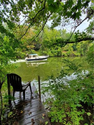Exterior, Lake