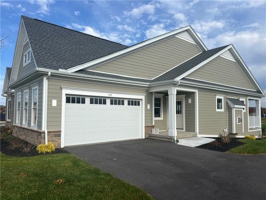 Attached, Exterior, Facade, Ranch