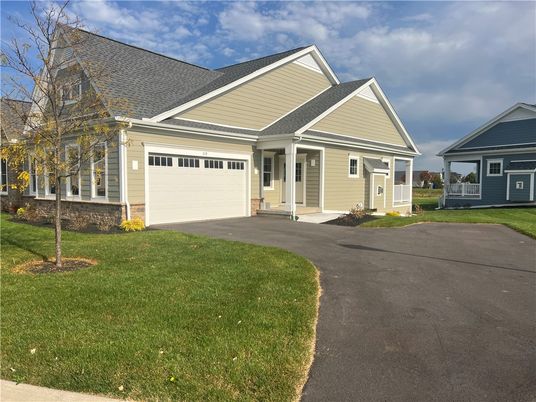 Attached, Exterior, Facade, Ranch
